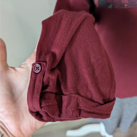 Maurices 24/7 Colorblock Floral Burgundy Gray High Low Hem Tunic Top Size Small - Picture 5 of 7